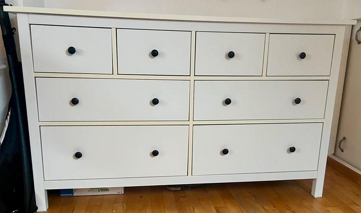 een IKEA Hemnes dressoir met 8 laden in massief wit hout, Huis en Inrichting, Kasten | Ladekasten, Zo goed als nieuw, Minder dan 100 cm