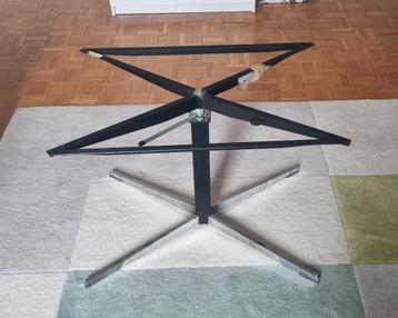 In hoogte verstelbare tafel beschikbaar voor biedingen