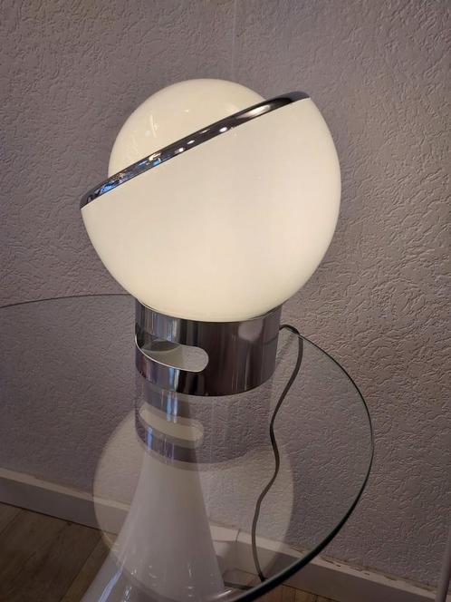 La lampe Clan a été conçue par Harvey Guzzini en 1968, Maison & Meubles, Lampes | Lampes de table, Neuf, Moins de 50 cm, Verre