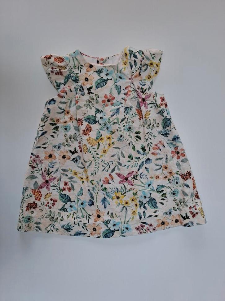 Mt 92 Beige geweven jurk met kapmouwen en bloemen, Kinderen en Baby's, Kinderkleding | Maat 92, Zo goed als nieuw, Meisje, Jurk of Rok