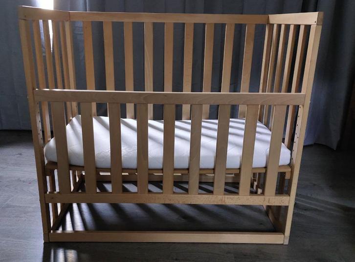 Childhome co-sleeper (wieg) in beukenhout met matras (50x90), Kinderen en Baby's, Babywiegjes en Ledikanten, Zo goed als nieuw