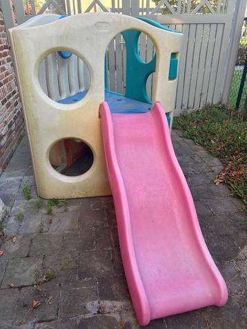 Speelhuisje  beschikbaar voor biedingen