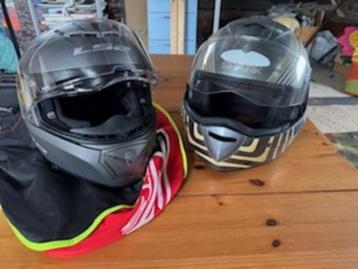 Divers pakket motor kledij, helmen etc beschikbaar voor biedingen