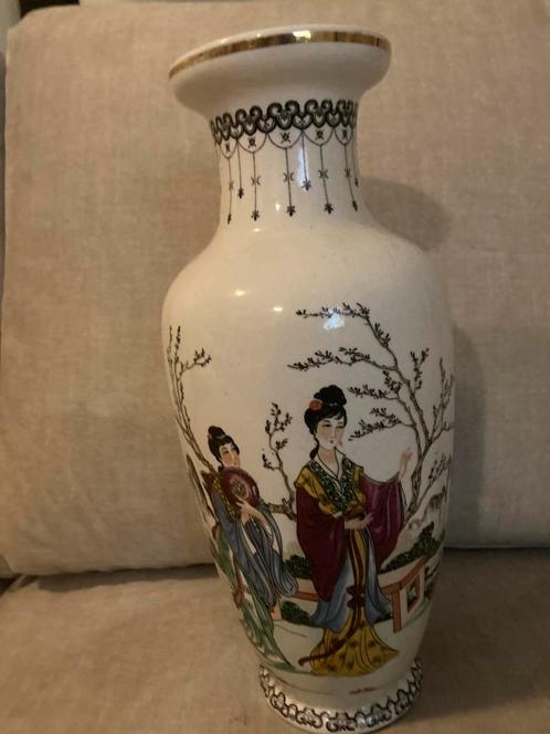 Prachtige Chinese vaas met mooie vrouwen met signatuur, Antiek en Kunst, Antiek | Vazen