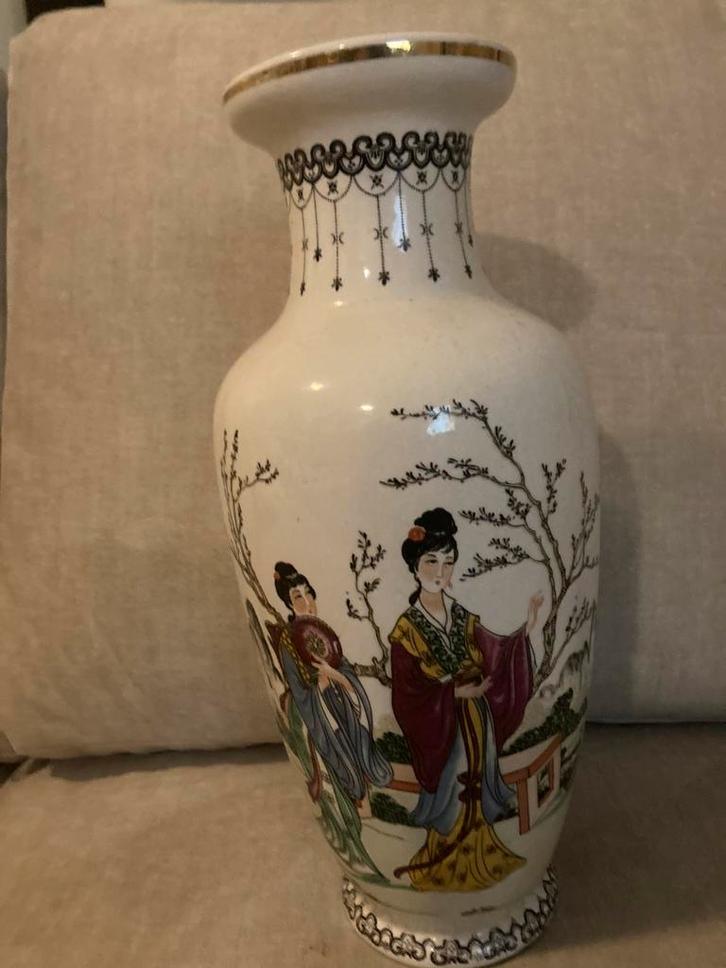Prachtige Chinese vaas met mooie vrouwen met signatuur, Antiek en Kunst, Antiek | Vazen