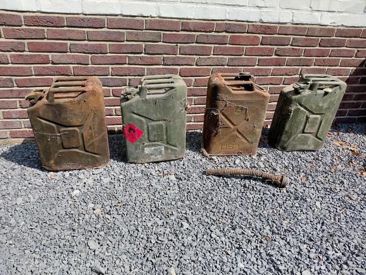 jerrycans 4 stuks (in lot of per stuk), Verzamelen, Militaria | Algemeen, Overige soorten, Overige typen, Ophalen