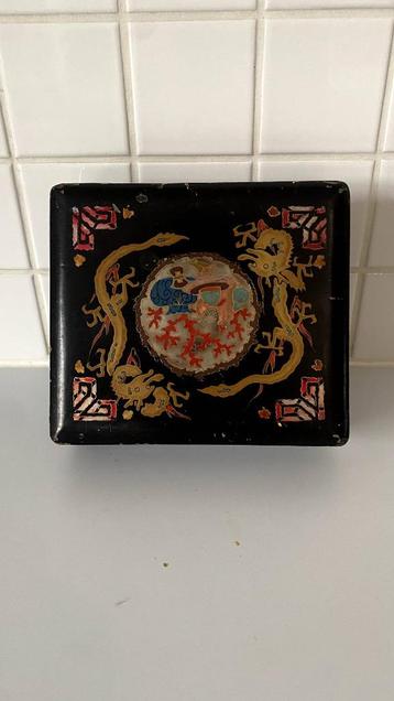 Boîte en laque de Chine XIX - Bois laqués & peinte mains beschikbaar voor biedingen