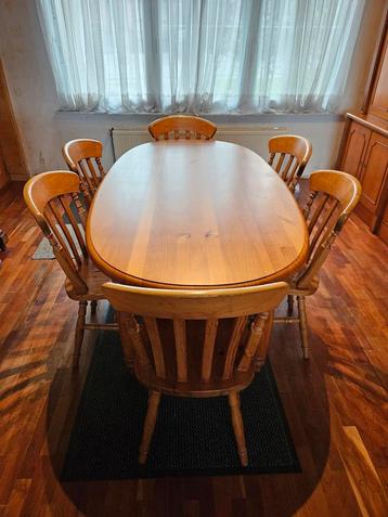Table ovale en pin massif avec 6 chaises