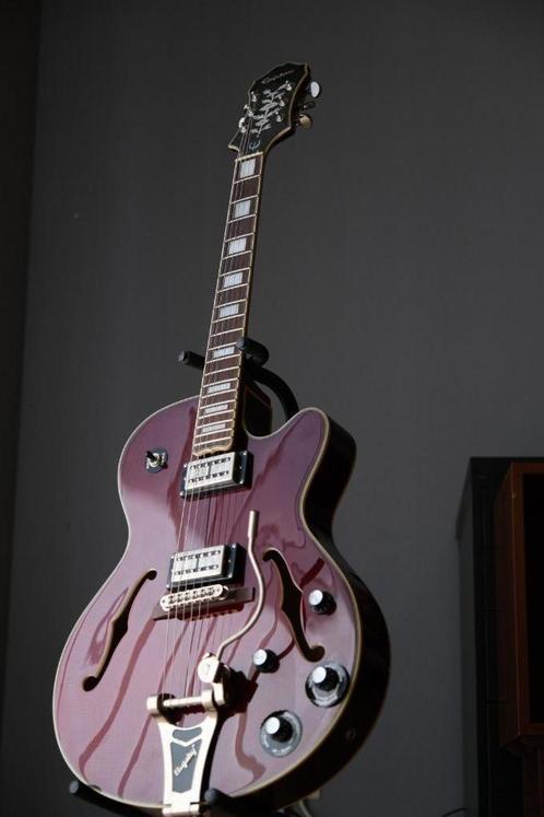 Epiphone Swingster HollowBody Bigsby Wine Red 2014 + Case, Muziek en Instrumenten, Snaarinstrumenten | Gitaren | Elektrisch, Gebruikt