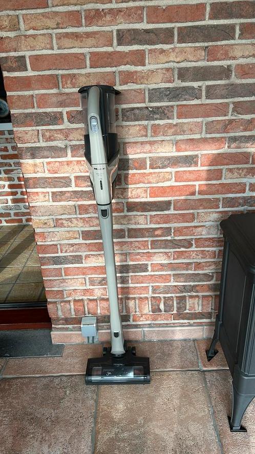 Snoerloze steelstofzuiger Miele grijs verstelbaar, Elektronische apparatuur, Stofzuigers, Zo goed als nieuw, Ophalen