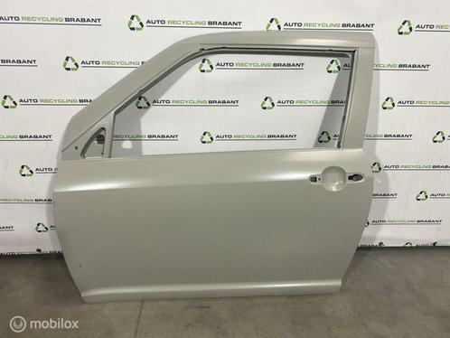Portier Links Suzuki Swift NIEUW ORIGINEEL 6800262K00, Auto-onderdelen, Carrosserie, Deur, Suzuki, Voor, Rechts, Gebruikt, Ophalen of Verzenden
