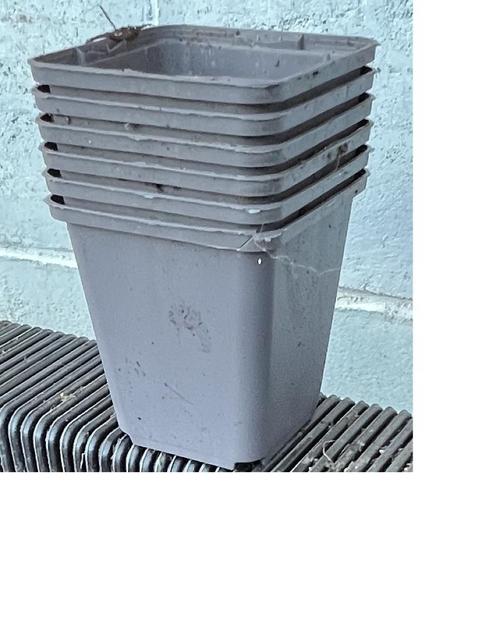 P9 kweekpotten bloempotten in harde plastiek, Tuin en Terras, Bloempotten, Zo goed als nieuw, Kunststof, Binnen, Balkon, Tuin