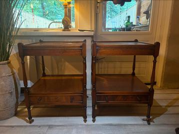 Nog 1 mooi bij zet tafeltje beschikbaar voor biedingen