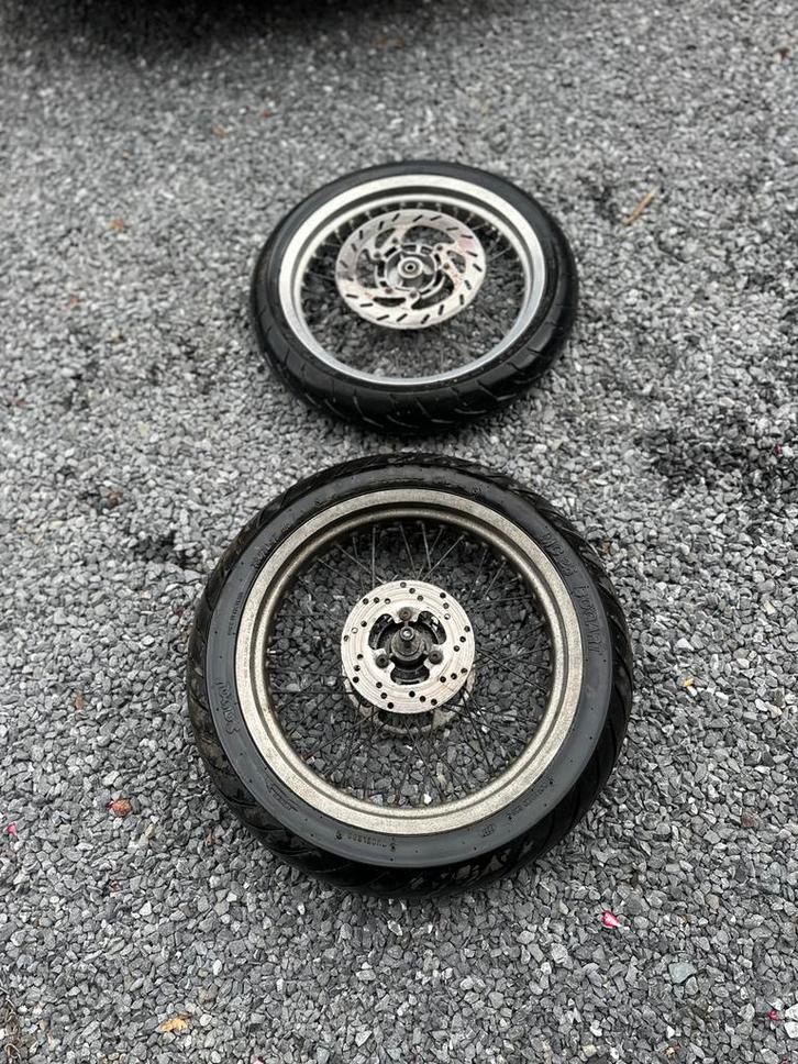 Complete wielset voor motorfiets derbi senda, drd 50 50cc, Fietsen en Brommers, Brommeronderdelen | Algemeen, Zo goed als nieuw