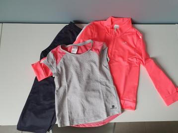 Sportkleding maat 98-104, Decathlon, Enlèvement, Utilisé, Vêtements de sport ou Maillots de bain