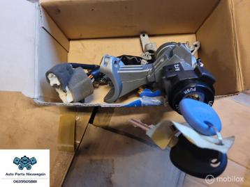 Slotenset origineel Hyundai Lantra ('91-'01) 81905-29U30 beschikbaar voor biedingen