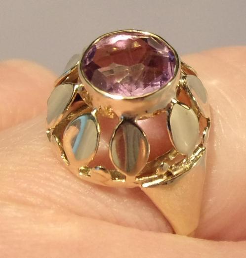 Antieke gouden damesring met Amethist – Uniek en elegant, Handtassen en Accessoires, Antieke sieraden, Ring, Goud, Met edelsteen