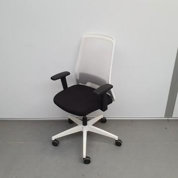 Ergonomische bureaustoel interstuhl zwart/wit  beschikbaar voor biedingen