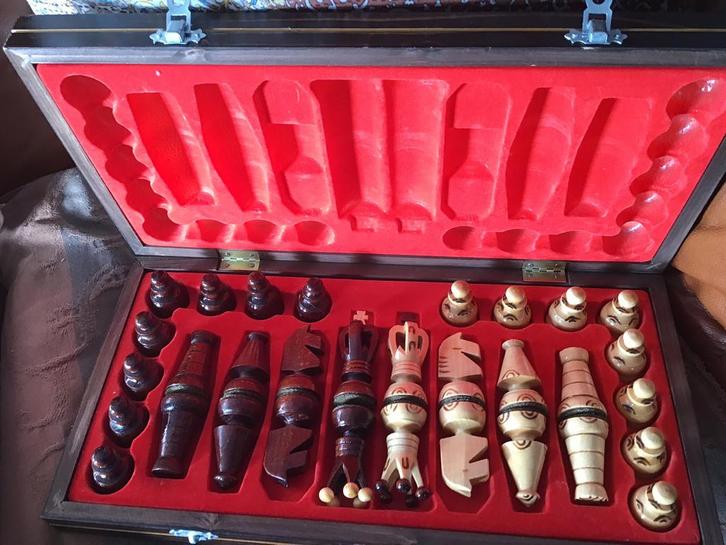 Schaakspel houten vouwbord en mooie houten schaakstukken, Hobby en Vrije tijd, Gezelschapsspellen | Bordspellen, Ophalen
