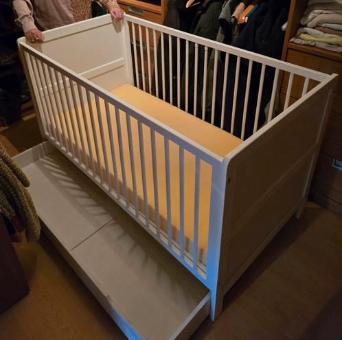 Wit bedje 140x70cm als nieuw met onderlade, Kinderen en Baby's, Kinderkamer | Bedden, Zo goed als nieuw, Ophalen