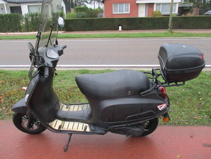 scooter Aklasse   bouwjaar 2022   en A KLASSE 2016, Fietsen en Brommers, Scooters | Overige merken, Zo goed als nieuw, Klasse A (25 km/u)