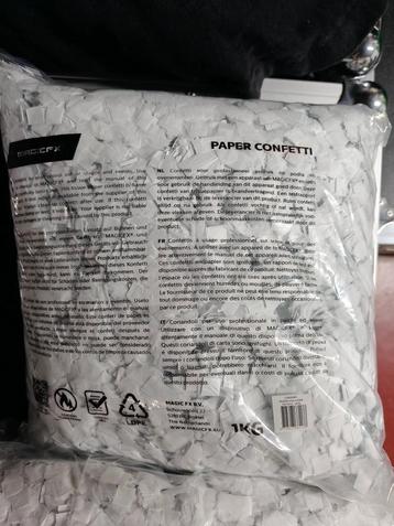 Magic FX CON30WH SF paper snowflakes 10 x 10mm bulkbag 1kg beschikbaar voor biedingen