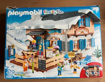 Playmobil winterhuis  9280 beschikbaar voor biedingen