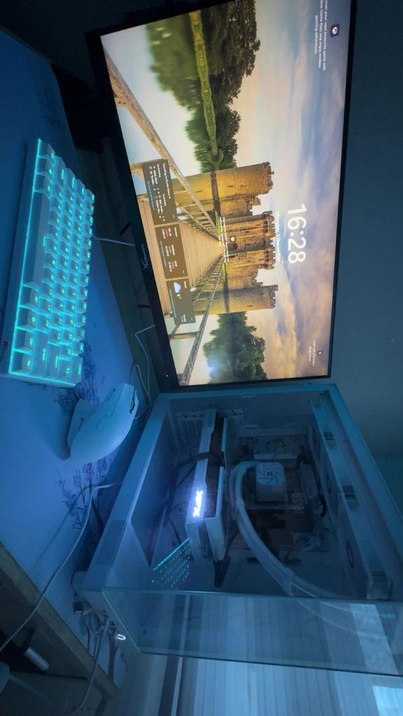 High end gaming setup, Computers en Software, Desktop Pc's, Zo goed als nieuw, 4 Ghz of meer, SSD, 32 GB, Met videokaart, Met monitor