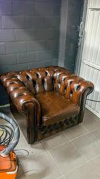 Chesterfield fauteuil in antiek bruin leer gemaakt in ENGELA, Antiek en Kunst, Ophalen