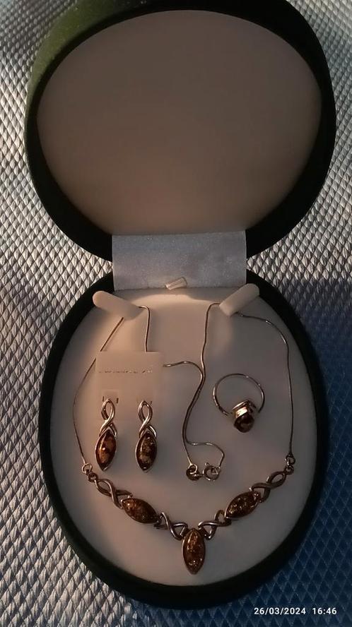 Prachtige sterling zilveren set met natuurlijk barnsteen, Handtassen en Accessoires, Kettingen, Zo goed als nieuw, Zilver, Zilver