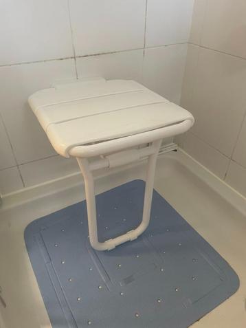 Opklapbaar Delabie douchezitje met poot beschikbaar voor biedingen