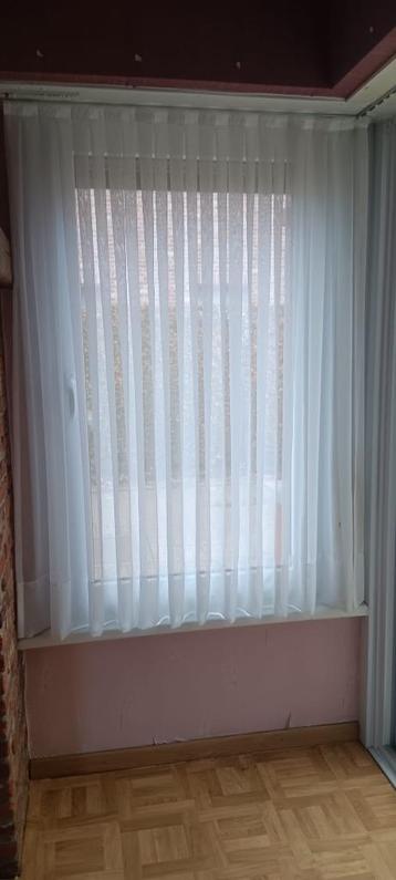 Glasgordijnen beschikbaar voor biedingen