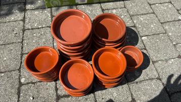 Terracotta ovenschaaltjes beschikbaar voor biedingen