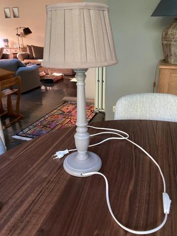 Prachtig decoratief staanlampje met lampenkap beschikbaar voor biedingen