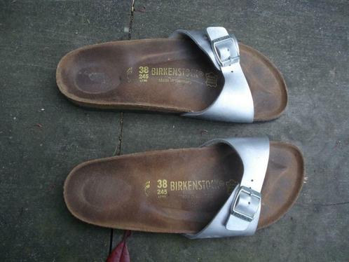 Gratis verzenden luxe zilveren birkenstock slippers 38, Kleding | Dames, Schoenen, Zo goed als nieuw, Slippers, Overige kleuren