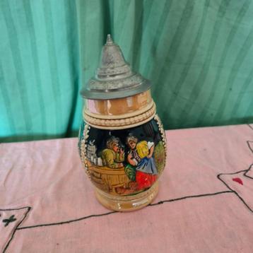 Vintage bierpul met deksel beschikbaar voor biedingen