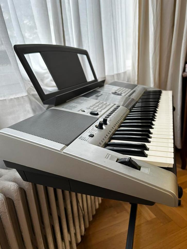 Synthetiseur YAMAHA psr E403, Muziek en Instrumenten, Keyboards, Gebruikt, 61 toetsen, Yamaha, Met standaard, Ophalen