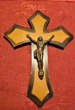 Crucifix en bois, Enlèvement, Utilisé