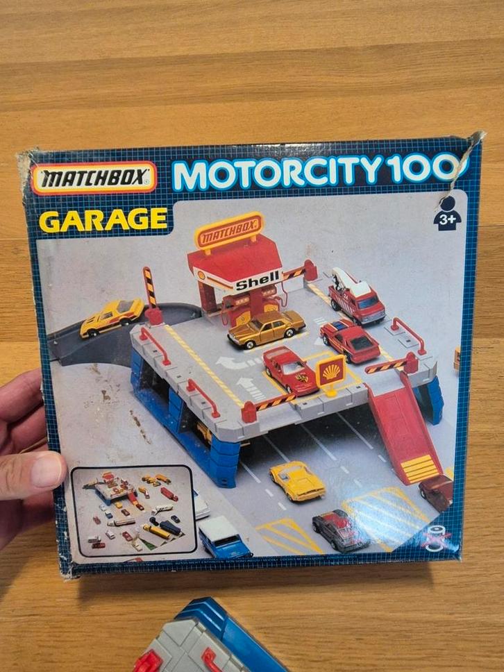 Garage motorcity 100 Matchbox, een paal ontbreekt (foto), Kinderen en Baby's, Speelgoed | Racebanen, Gebruikt, Ophalen of Verzenden
