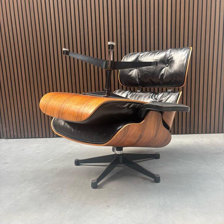 Vitra Eames Lounge Chair met Ottoman, Antiek en Kunst, Antiek | Meubels | Stoelen en Sofa's, Ophalen of Verzenden
