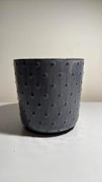 Beau pot de fleurs bleu avec relief, Enlèvement, Comme neuf