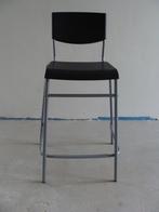 1 hoge stoel metaal en kunststof en 1 stoel in leder, Huis en Inrichting, Stoelen, Ophalen, Twee, Overige kleuren, Metaal