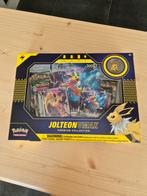 Jolteon vmax collection box, Hobby & Loisirs créatifs, Jeux de cartes à collectionner | Pokémon, Comme neuf, Enlèvement