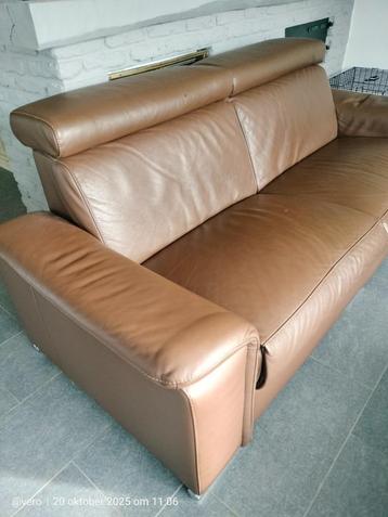 Lederen tweezit zetel beschikbaar voor biedingen