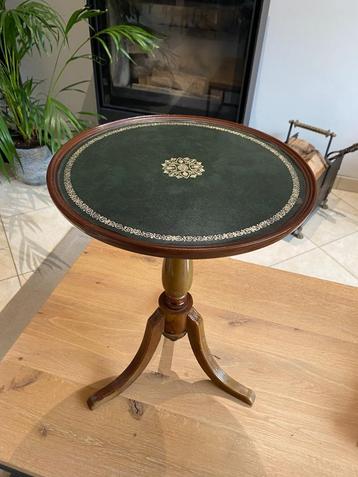 Bijzettafeltje in kunststof  beschikbaar voor biedingen