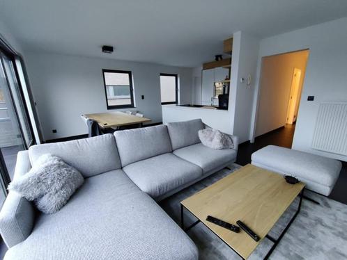HOEKZETEL + POEF + SALON TAFEL, Huis en Inrichting, Zetels | Complete zithoeken, Zo goed als nieuw, Stof, Ophalen