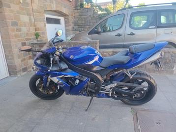 Yamaha r1, Particulier