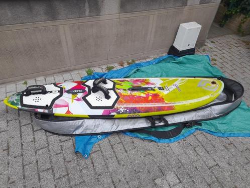 Windsurfing plank Goya quad, Ezzy zeil 5.2m, Ezzy mast 4m, Watersport en Boten, Windsurfen, Zo goed als nieuw, Plank, Minder dan 250 cm