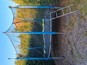 Gratis trampoline beschikbaar voor biedingen