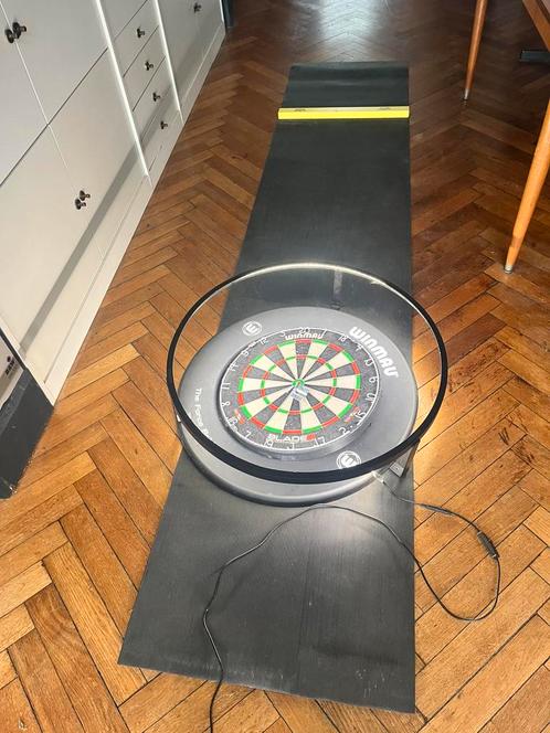 Darts (bord, mat, surround & verlichting), Sport en Fitness, Darts, Zo goed als nieuw, Ophalen